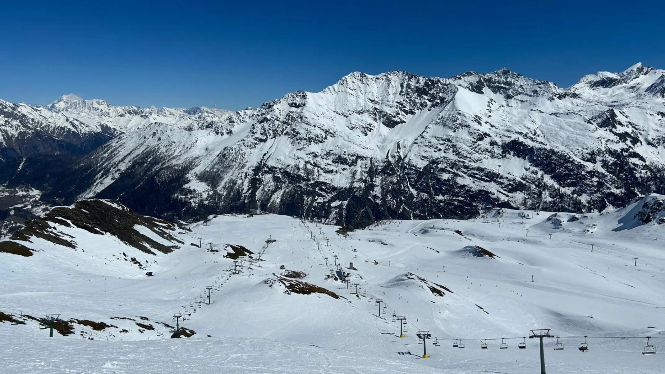 The snow-covered mountains in La Thuile.