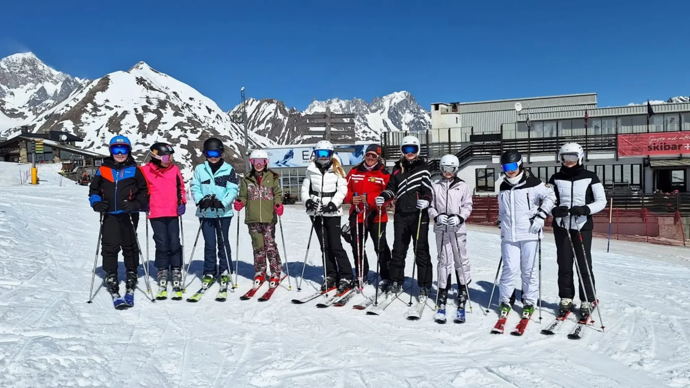 Barnard Castle pupils enjoy superb week on the slopes in La Thuile 