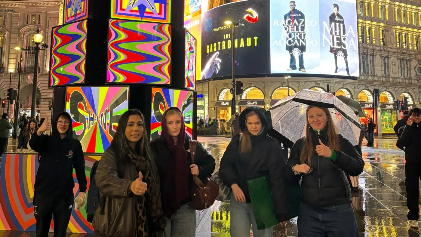 Barney Theatre students in a rainy Trafalgar Square.