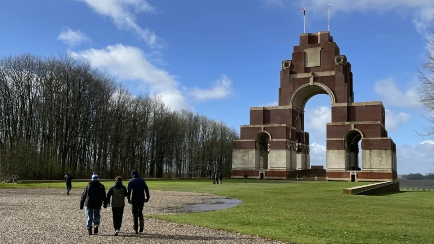 Barney students walk to a WW1 monument.